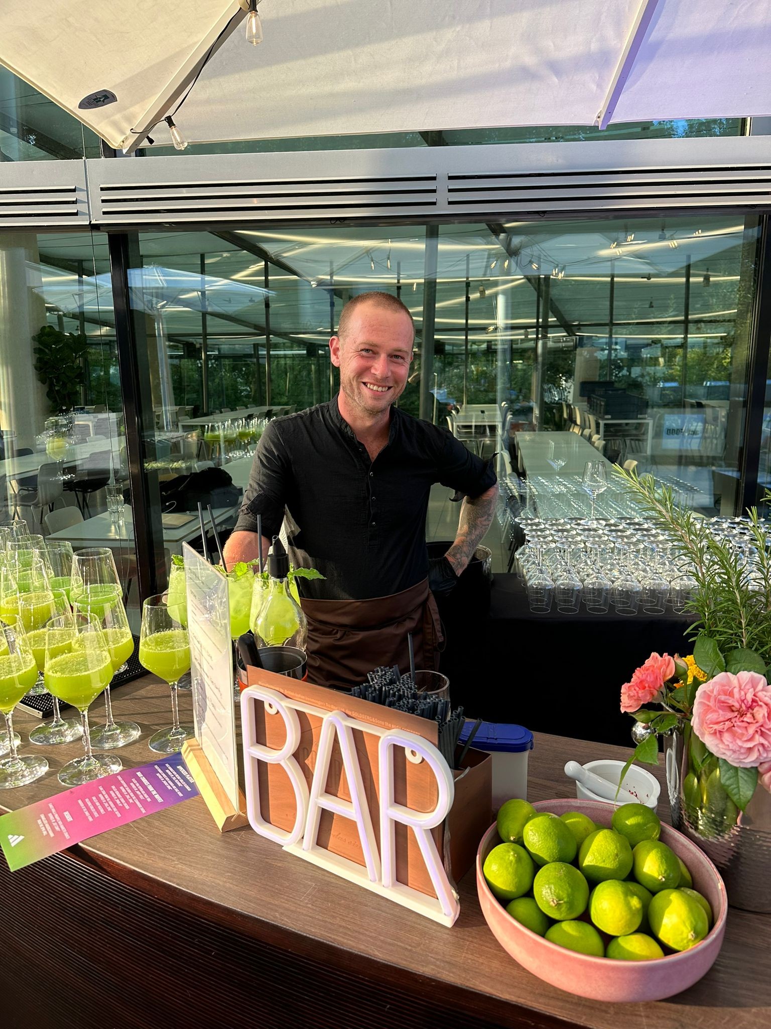 Florian Lochner bei einem Bar Event mit Spirituosen